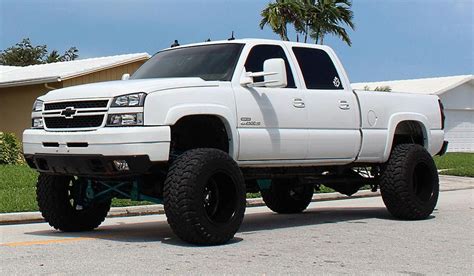 diesel mechanic #Dieseltrucks | Chevy duramax, Lifted chevy trucks, Chevy