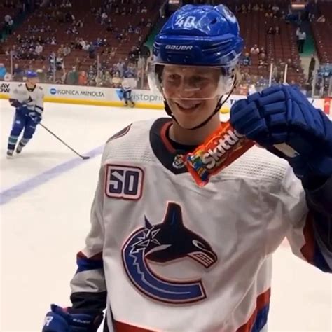 Elias Pettersson [Video] | Ice hockey, Hot hockey players, Stars hockey