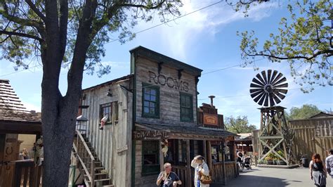 Knott’s Berry Farm Unveils Showdown in Ghost Town – Virtual Reality Times