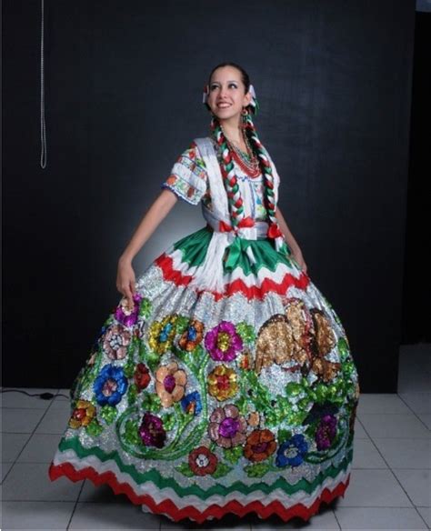 China Poblana, a traditional Mexican style of dress | Mexican fashion, Mexican outfit, Mexico dress