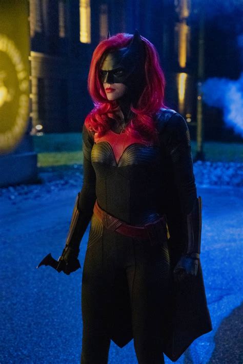 WATCH: Arrowverse's Elseworlds trailer arrives with new poster and... an awesome Dark Knight ...