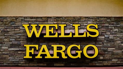 Wells Fargo Hours: What Time Does Wells Fargo Close? | GOBankingRates