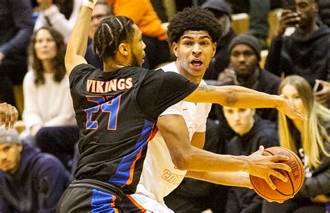 Eastside Catholic Gets Sweet Revenge, Takes Down Rainier Beach In Metro League Championship ...