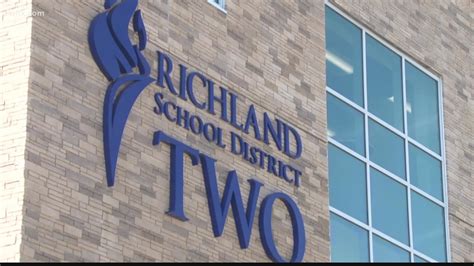 Richland School District Two board approves new dress code | wltx.com