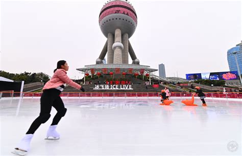 There Is an Ice Skating Rink in Front of the Pearl Tower Until Next Month; Here's the Details ...