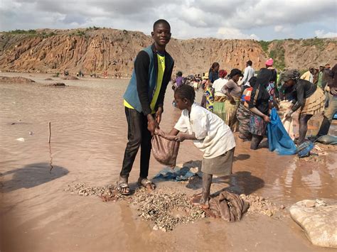 Children mining cobalt in Democratic Republic of Congo, CBS News ...