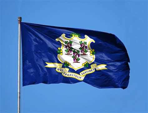 The Meaning Behind All 50 State Flags | Reader's Digest