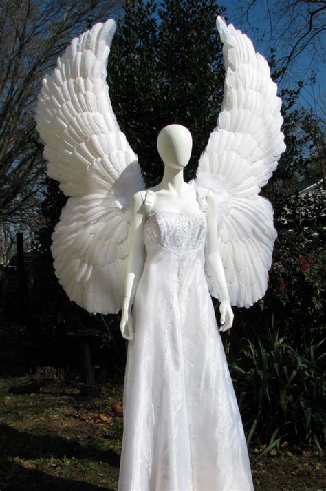 Huge Upright White Feather Wings - Front view [Angel] | Angel wings ...