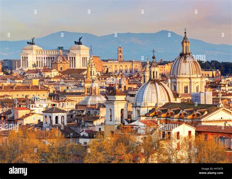 Rome skyline hi-res stock photography and images - Alamy