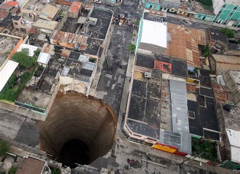 Gigantic Sinkhole in Guatemala City | I Like To Waste My Time