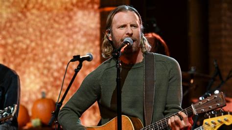 Dierks Bentley Announces 10th Album "Gravel & Gold" | News | CMT