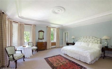 Taylor Swift's Bedroom | Huge bedrooms, Master bedroom suite, Home