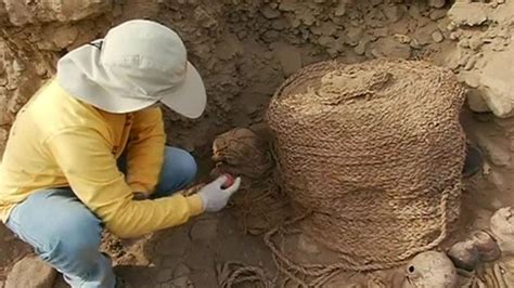 Mummies discovered in Peru: Adult and child unearthed - BBC News