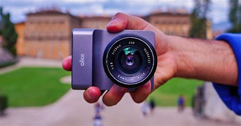 The Alice Camera snaps onto your phone, turns it into an AI-driven DSLR