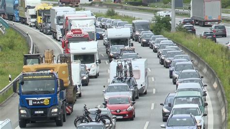 Ferienstart in NRW: ADAC gibt "Geheimtipp" gegen Staus | WEB.DE