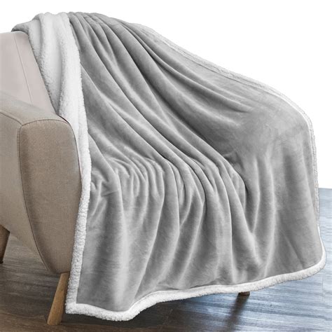 PAVILIA Plush Sherpa Fleece Throw Blanket Light Grey | Soft, Warm ...