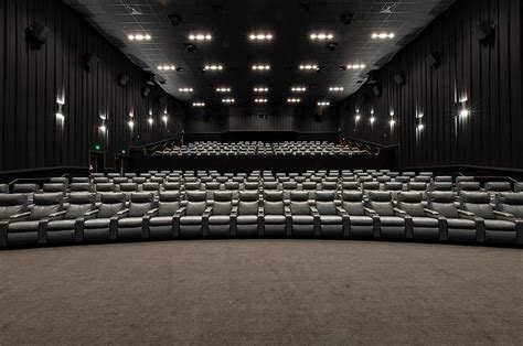 Showplace Icon Theatres with Spectrum Solstice Recliners manufactured ...