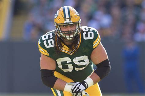 David Bakhtiari reportedly suffers significant knee injury during practice