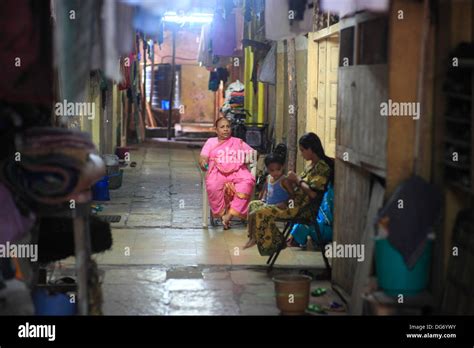 Chawl mumbai hi-res stock photography and images - Alamy