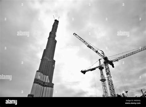Burj khalifa construction workers hi-res stock photography and images - Alamy