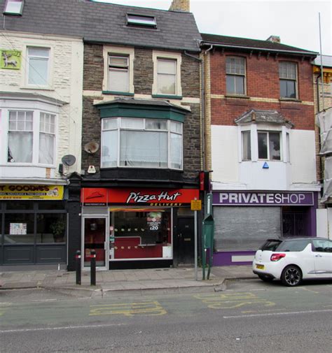 Pizza Hut Delivery, Newport © Jaggery cc-by-sa/2.0 :: Geograph Britain and Ireland