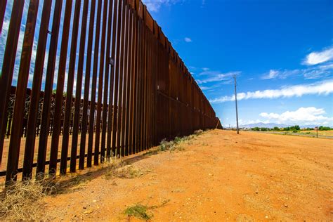 The Arizona Border Wall Streching Miles 14285741 Stock Photo at Vecteezy