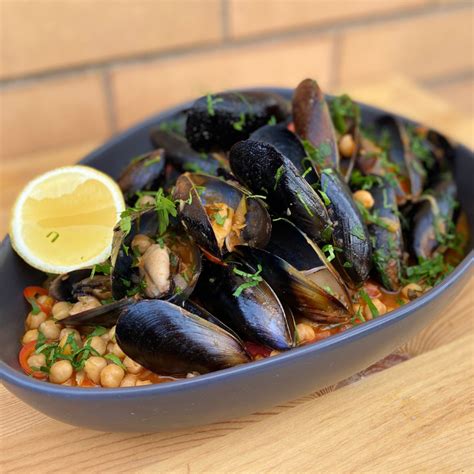 Braised Black Mussels Recipe - Rauform Pilates and Fitness