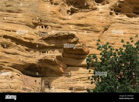 Abandoned cliff dwellings on the Bandiagara escarpment above Piri ...