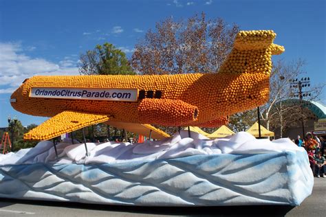 Looking For A Bird and a Birdie: I LOVE A PARADE ~ THE CITRUS BOWL PARADE