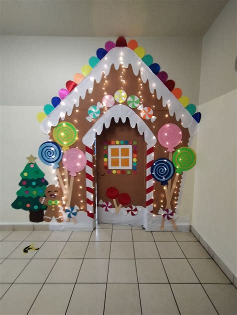 Casita navideña | Classroom christmas decorations, Office christmas ...