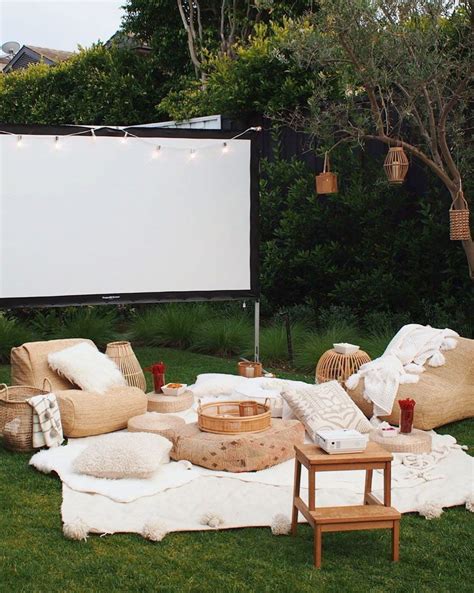 21 DIY Outdoor Movie Screen Ideas For A Magical Backyard | Diy outdoor movie screen, Outdoor ...