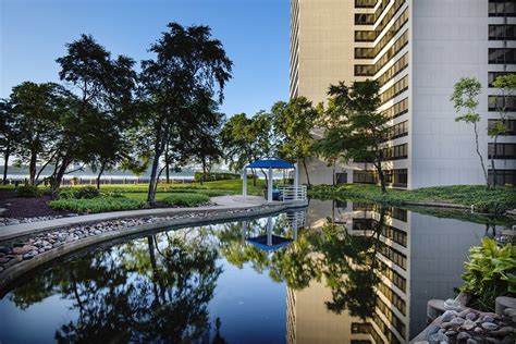 Detroit Riverfront Apartments | Riverfront Towers | Welcome