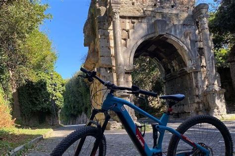 Private E-bike Tour of Via Appia, Catacombs and Aqueducts