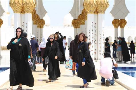 Av şekil İyi eğitimli sheikh zayed mosque dress code erişte Ayrı ayrı ses