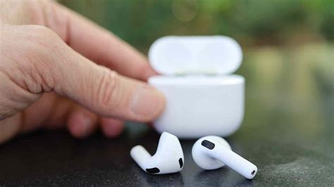 AirPods Pro 2 vs AirPods 4 with Active Noise Cancellation: Which should ...