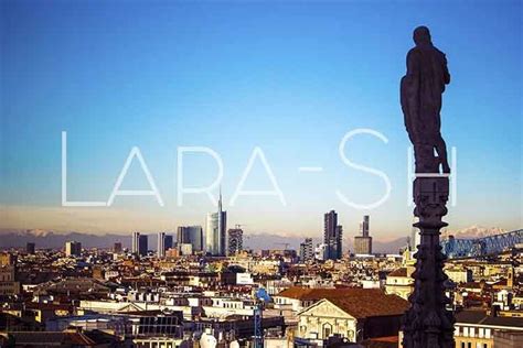 Panoramic aerial view of Milan from roof of Duomo (603726)