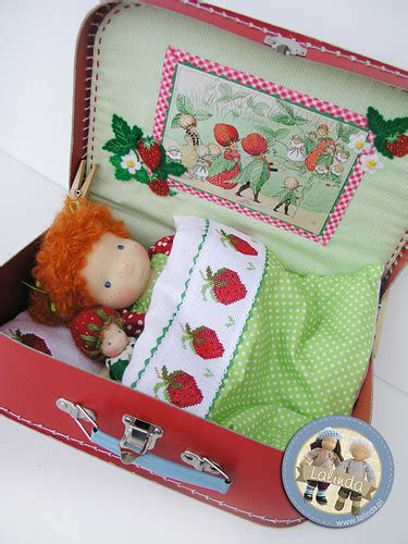 Suitcase set with two dolls :: Dollectable In-stock Store