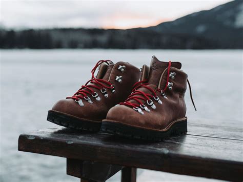 Best Backpacking Boots Men | IUCN Water