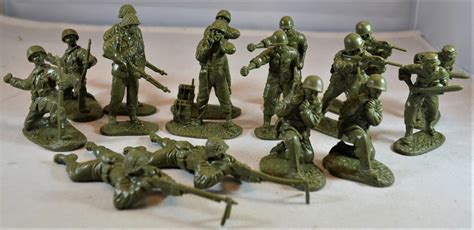 Classic Toy Soldiers World War II US Infantry Set 2 Green – MicShaun's Closet