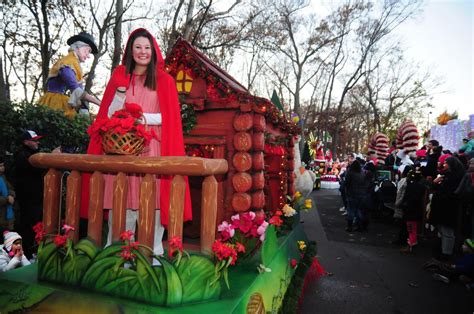 Photo Gallery: Santa Arrives at Storybook Land | Photo Galleries | pressofatlanticcity.com