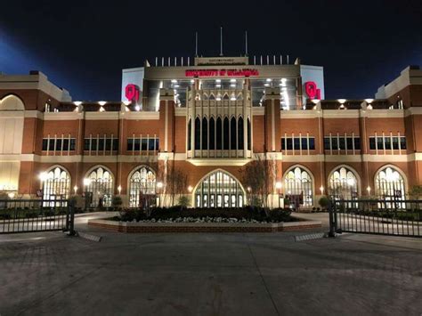 Oklahoma Sooner Stadium at night | Sooners, House styles, Oklahoma sooners