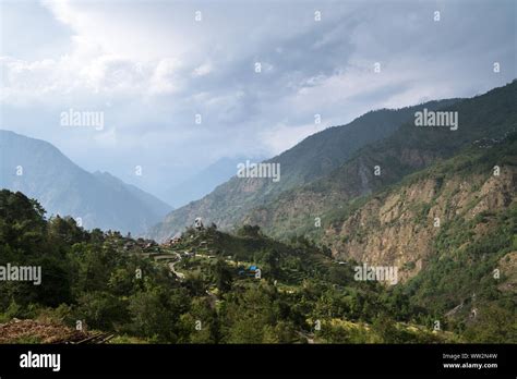 Valley of Ghar Khola river in vicinities of Ghara village, Annapurna Circuit trek, Nepal Stock ...