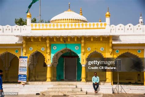 125 Tomb Of Aurangzeb Stock Photos, High-Res Pictures, and Images ...