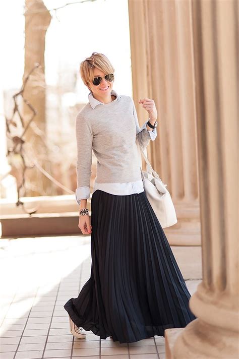 Picture Of stylish and comfy winter maxi skirt outfits 19