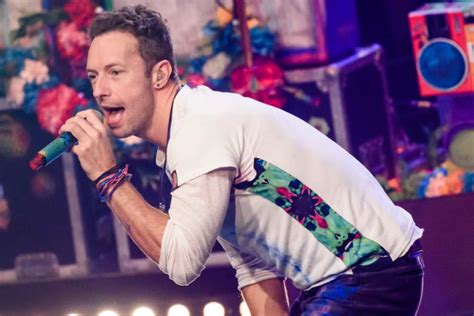 Chris Martin, Lead Singer of Coldplay: 5 Fast Facts to Know