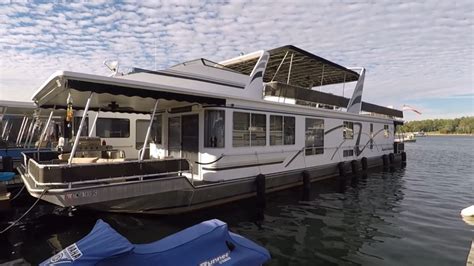 7 Best Houseboat Manufacturers: Models, Custom, Luxury, and More - Lake Access