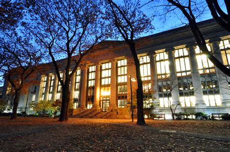 File:Harvard Law School Library in Langdell Hall at night.jpg - Wikimedia Commons