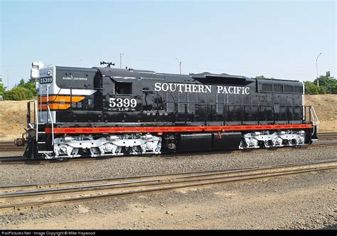 Southern Pacific EMD SD9 Diesel Locomotive. | Train, Diesel locomotive ...