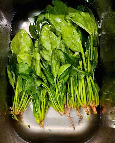 Stir Fried Spinach with Garlic - Casually Peckish