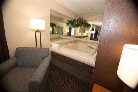 Hotels with Jacuzzi Columbus Ohio: In Room Hot Tub and Whirlpool Suites